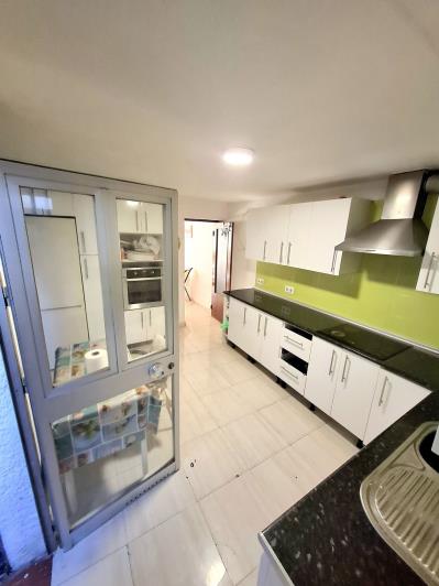 Image No.14-3 Bed Townhouse for sale