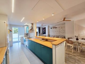 8-486e0113f924038db3f76992aac3bb44