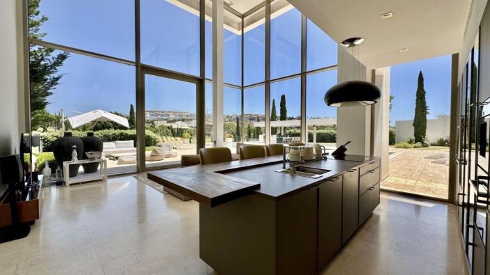 Image No.2-6 Bed House/Villa for sale