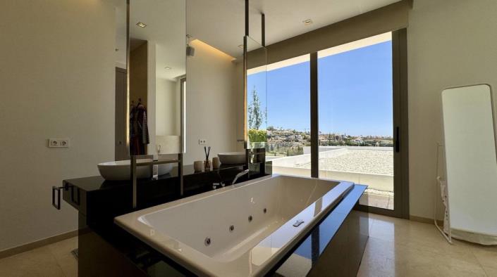 Image No.11-6 Bed House/Villa for sale