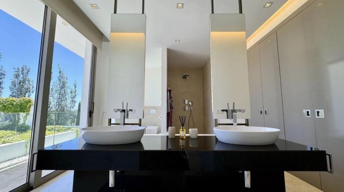 Image No.12-6 Bed House/Villa for sale