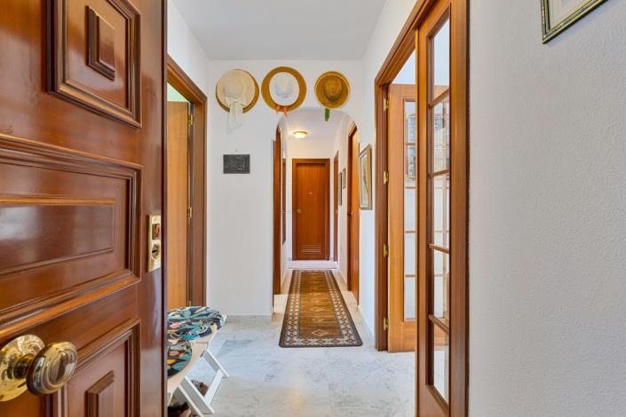 Image No.21-3 Bed Apartment for sale