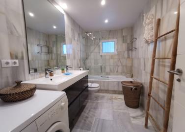 12-53013098fcab6c38b1379cd33298e050