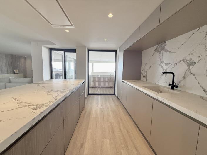 Image No.8-5 Bed Apartment for sale