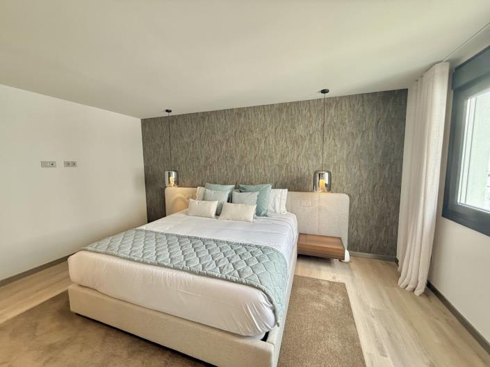 Image No.18-5 Bed Apartment for sale