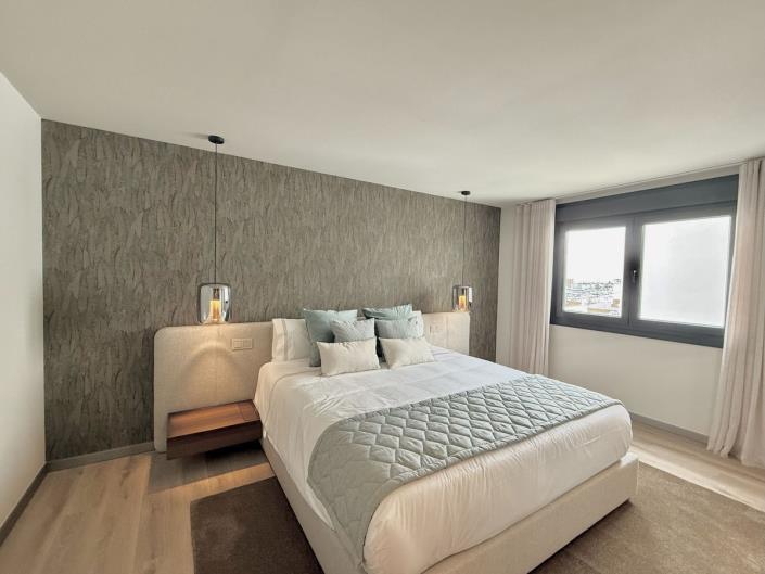 Image No.21-5 Bed Apartment for sale