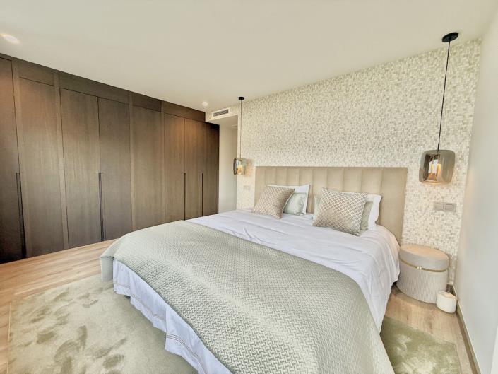 Image No.24-5 Bed Apartment for sale