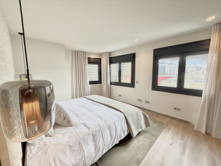 Image No.23-5 Bed Apartment for sale