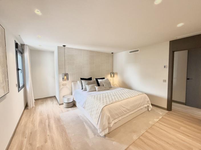 Image No.27-5 Bed Apartment for sale