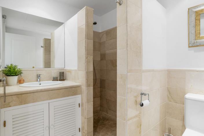 Image No.19-2 Bed Apartment for sale