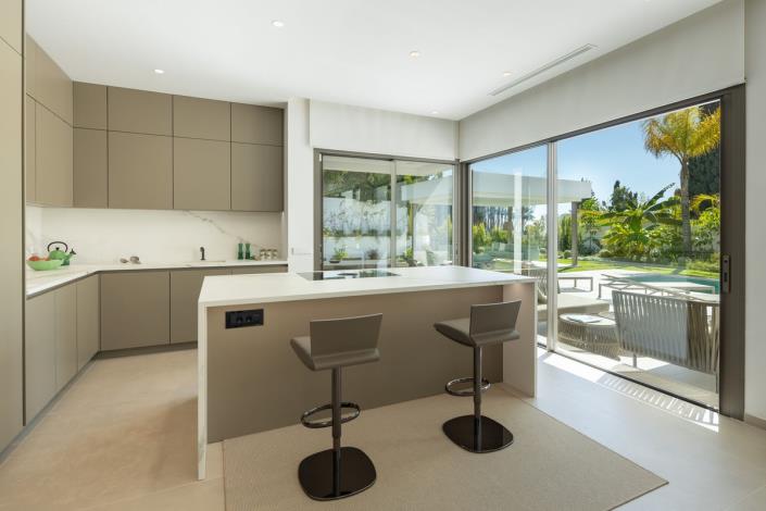 Image No.8-5 Bed Villa / Detached for sale