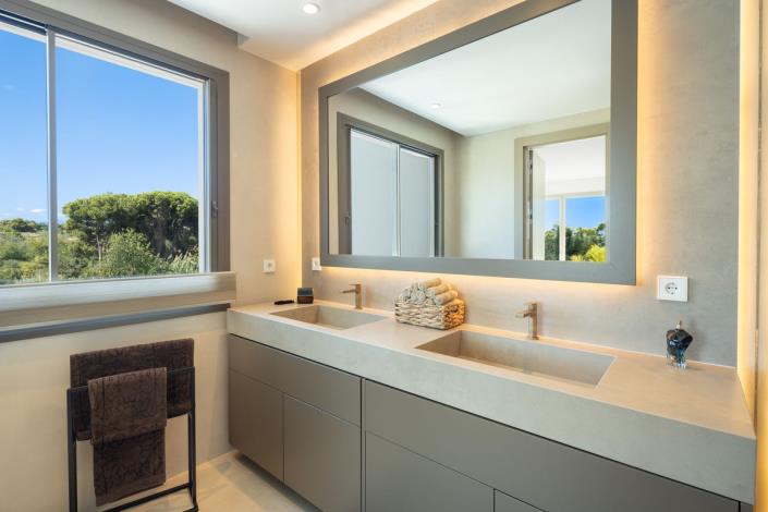 Image No.12-5 Bed Villa / Detached for sale