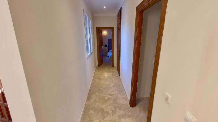 Image No.13-4 Bed Villa / Detached for sale