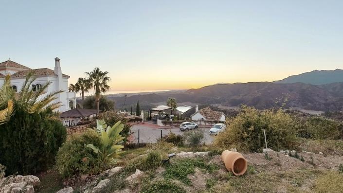 Image No.23-4 Bed Villa / Detached for sale