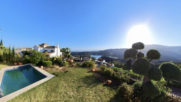 Image No.25-4 Bed Villa / Detached for sale