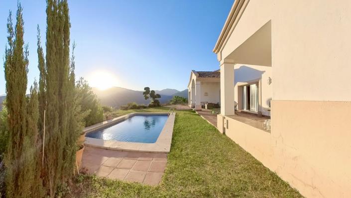 Image No.27-4 Bed Villa / Detached for sale