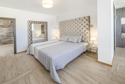 10-bb915d1cb19341576dcdc994b81ab9c5