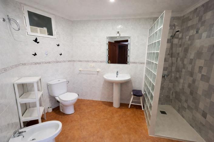 Image No.20-3 Bed Apartment for sale