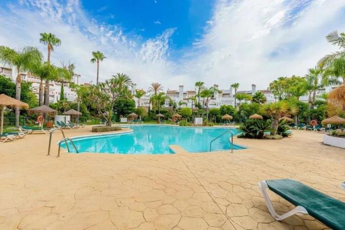 Image No.23-4 Bed Townhouse for sale