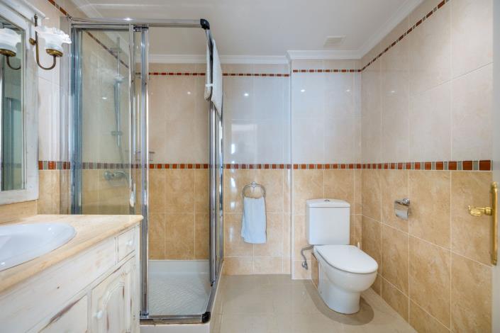 Image No.15-4 Bed Townhouse for sale