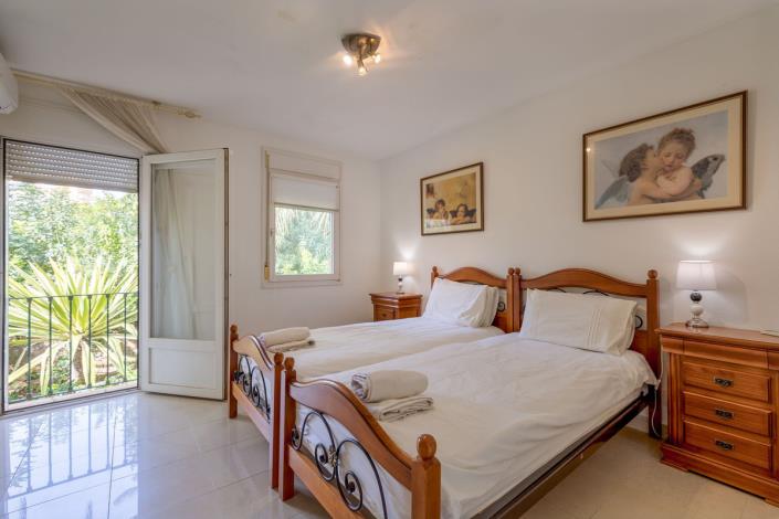 Image No.16-4 Bed Townhouse for sale