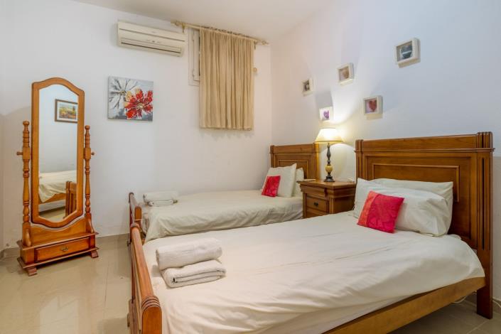 Image No.28-4 Bed Townhouse for sale