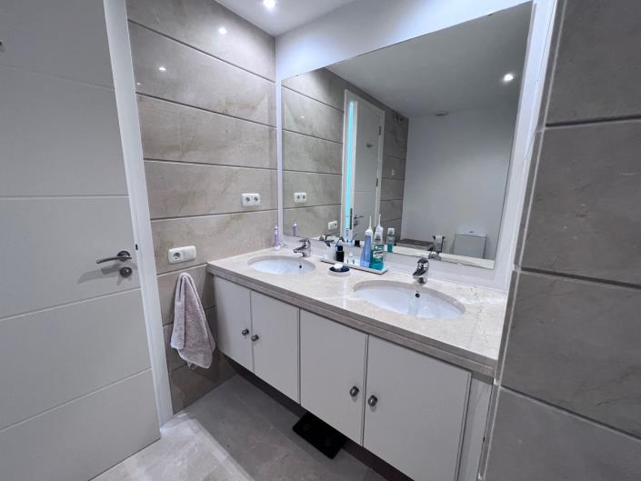 Image No.17-2 Bed Townhouse for sale