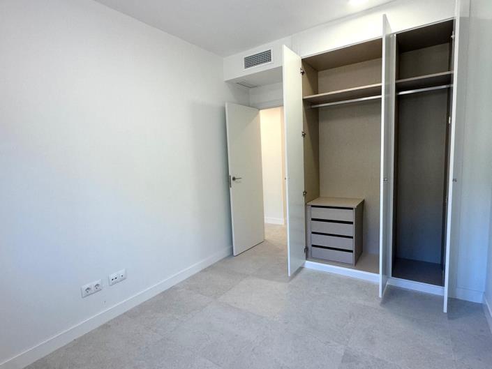 Image No.9-3 Bed Apartment for sale