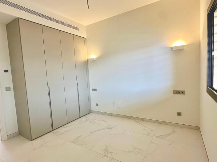 Image No.17-3 Bed Apartment for sale