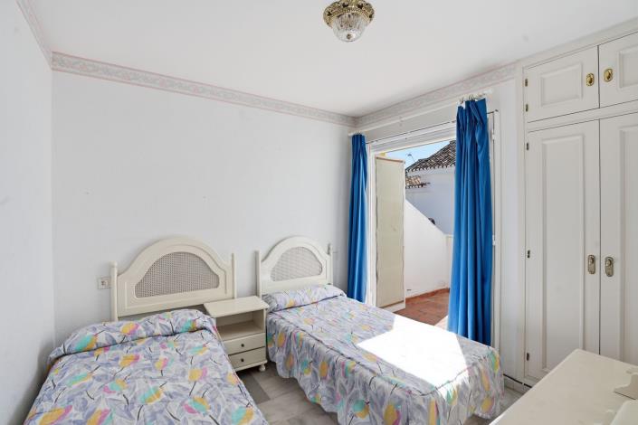 Image No.12-3 Bed Townhouse for sale