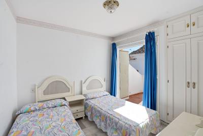 12-9d2414e6554ff283a7dbb3894364f2bd