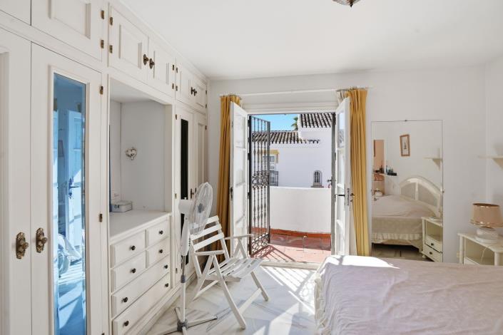 Image No.15-3 Bed Townhouse for sale