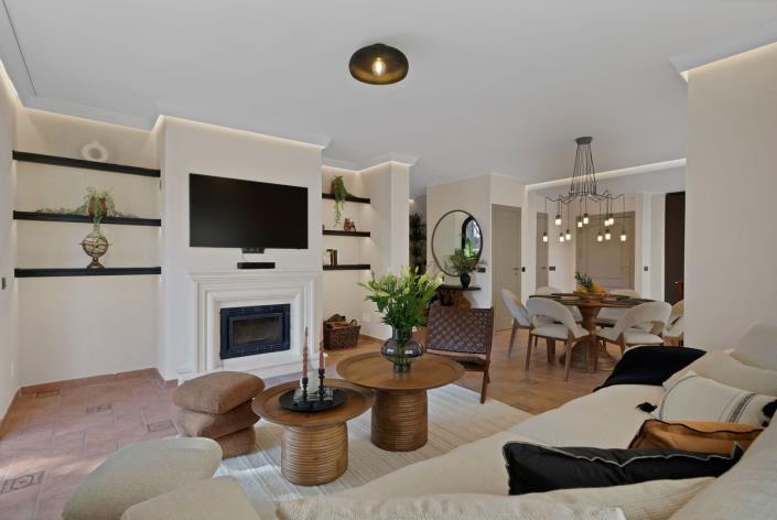 Image No.2-3 Bed Villa for sale