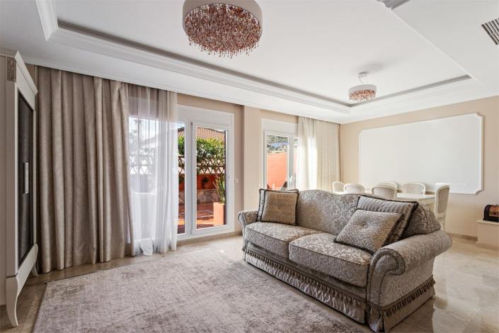 Image No.2-4 Bed Townhouse for sale