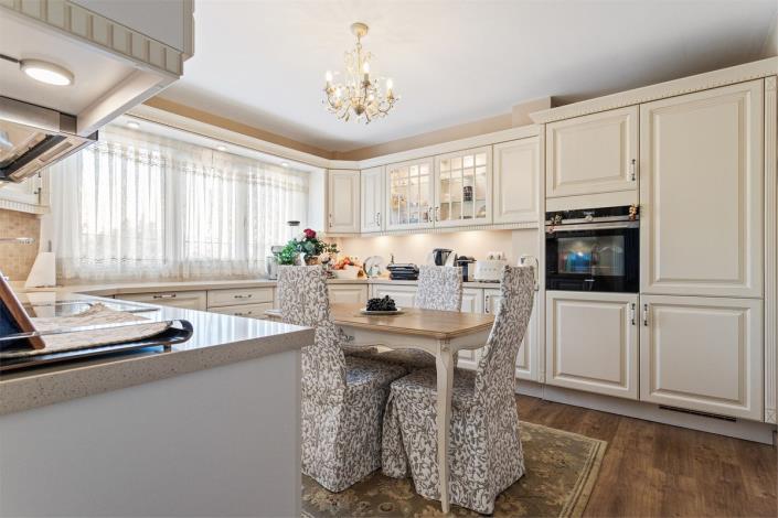 Image No.11-4 Bed Townhouse for sale