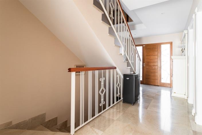 Image No.12-4 Bed Townhouse for sale