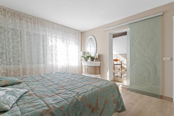 Image No.17-4 Bed Townhouse for sale