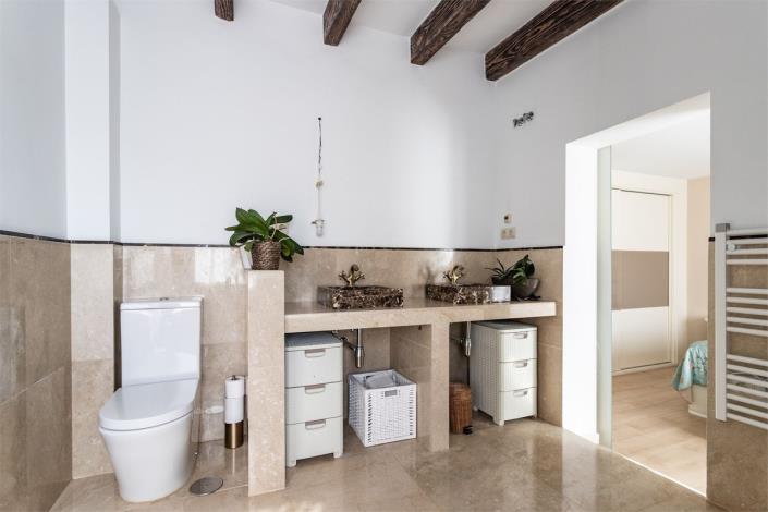 Image No.18-4 Bed Townhouse for sale