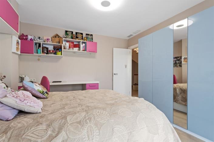 Image No.20-4 Bed Townhouse for sale