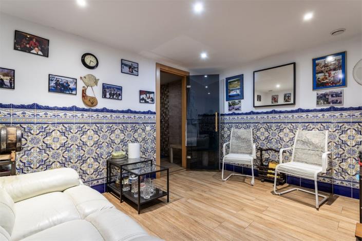 Image No.24-4 Bed Townhouse for sale