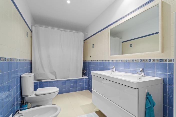 Image No.25-4 Bed Townhouse for sale