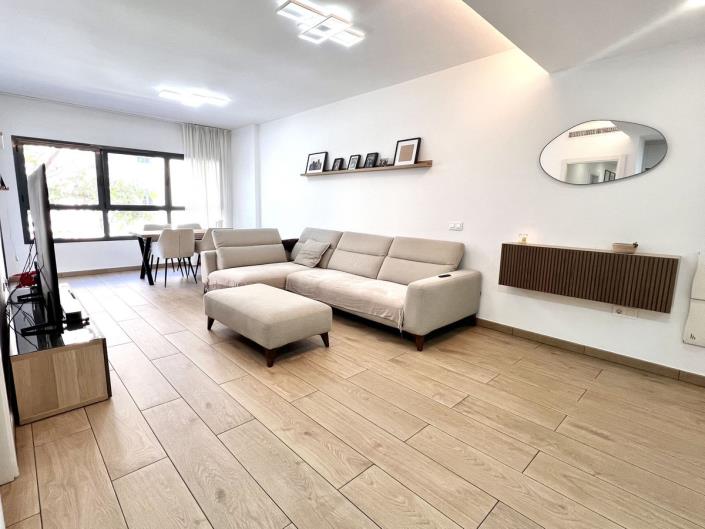 Image No.2-4 Bed Apartment for sale