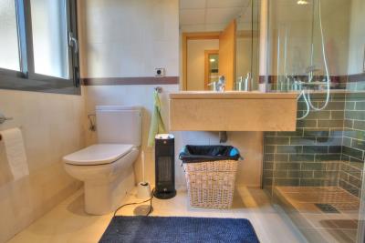 13-5fd73dea700db77384c091ca9818b1a9