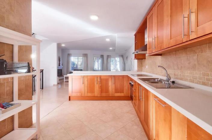 Image No.8-3 Bed Townhouse for sale