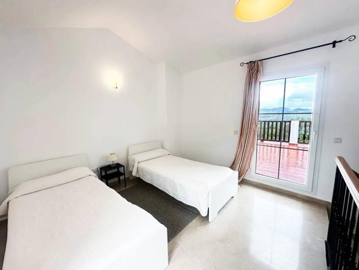 Image No.11-3 Bed Townhouse for sale