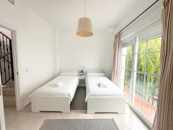 Image No.12-3 Bed Townhouse for sale