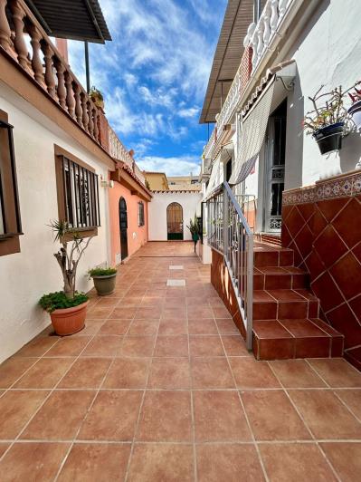 Image No.2-4 Bed Townhouse for sale