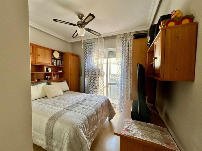 Image No.12-4 Bed Townhouse for sale