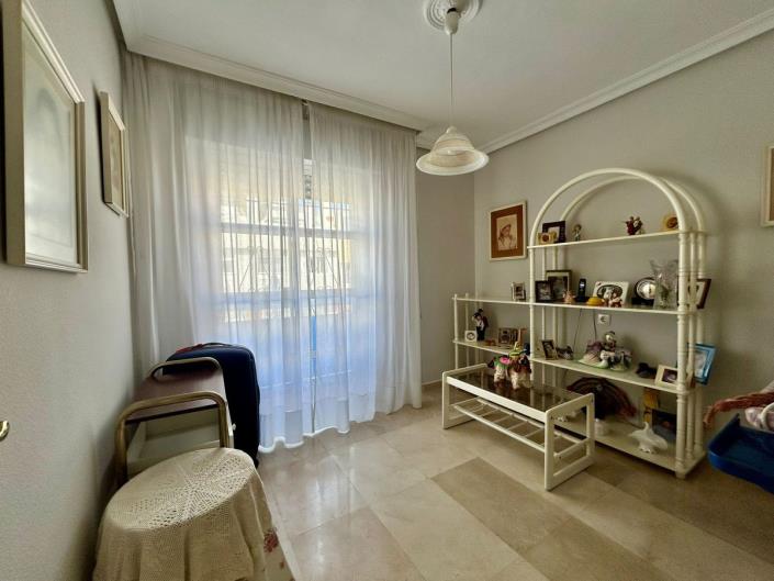 Image No.14-4 Bed Townhouse for sale