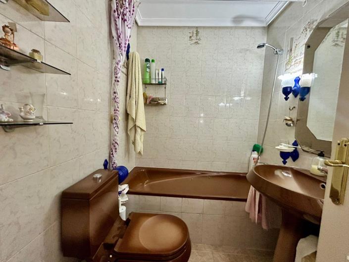 Image No.16-4 Bed Townhouse for sale